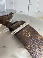 LV MAXI BUMBAG M20971 - LIKE AUTH 99%