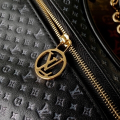 LV LOOP M22591 - LIKE AUTH 99%