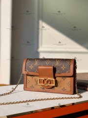 LV DAUPHINE CHAIN WALLET M68746