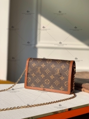 LV DAUPHINE CHAIN WALLET M68746