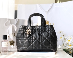 MEDIUM DIOR TOUJOURS BAG BLACK MACROCANNAGE CALFSKIN M2821OSHJ_M900 - LIKE AUTH 99%