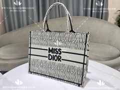 MEDIUM DIOR BOOKTOTE M041 - LIKE AUTH 99%
