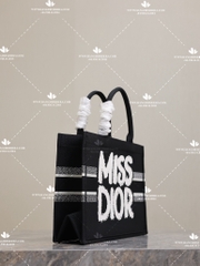 MEDIUM DIOR BOOKTOTE M993 - LIKE AUTH 99%