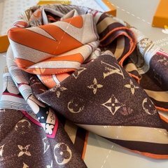 LV Malles Merveilleuses Square 90 M92998 - LV SCARF OEM