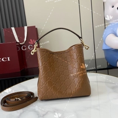 GUCCI Sac seau GG Emblem petit format 815118 AAFDV 2718 - OEM