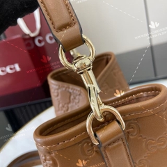 GUCCI Sac seau GG Emblem petit format 815118 AAFDV 2718 - OEM