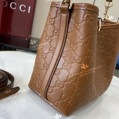 GUCCI Sac seau GG Emblem petit format 815118 AAFDV 2718 - OEM