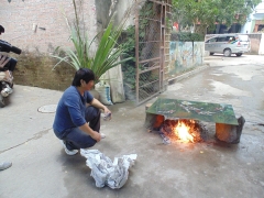 Đốt Không Cháy, Cạo Không Bong.