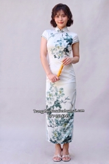 Cho thuê trang phục sườn xám nữ lụa trắng viền xanh lá đậm đẹp, quyến rũ, ôm dáng, chất lượng, giá tốt