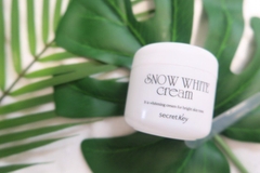Kem Nâng Tông Dưỡng Trắng Da Secret Key Snow White Cream 50g