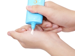 Kem Chống Nắng Dạng Tinh Chất Mỏng Nhẹ Senka Perfect UV Essence SPF 50+/PA +++ 50g