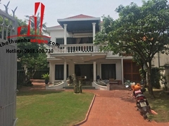 Cần cho Thuê Biệt Thự Sân vườn  P.An Phú ( Sau The Vista Quận 2), giá cho thuê:2000$/tháng