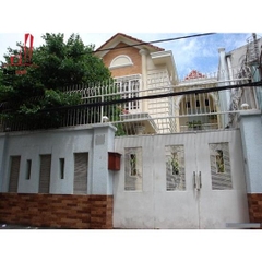 Cho thuê Villa Quận Phú Nhuận, hẻm xe hơi đường Hoàng Diệu. Giá : 1700 usd/tháng