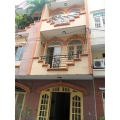 Cho thuê nhà Quận Phú Nhuận, đường Hoa Cau. Giá : 12 triệu/tháng.