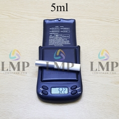 Cây eyeliner thân trắng nắp xi 5ml