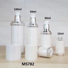 Bộ Trắng Nhũ Viền Bạc