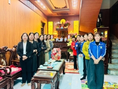 TRƯỜNG MẦM NON HỒNG THÁI THĂM, CHÚC TẾT CÁC ĐỒNG CHÍ NGUYÊN LÀ LÃNH ĐẠO ĐÃ NGHỈ HƯU QUA CÁC THỜI KỲ 