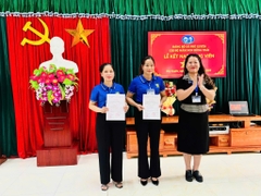 CHI BỘ TRƯỜNG MẦM NON HỒNG THÁI TỔ CHỨC LỄ KẾT NẠP ĐẢNG VIÊN MỚI.