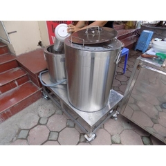 Bộ 2 nồi đặt trên bàn có bánh xe