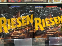 Kẹo socola đen nhân mềm Chewy Toffee hiệu Riesen - 231g