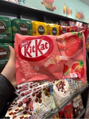 Bánh xốp SCL Kitkat vị dâu Kitkat Mini Sweetness for adults - Strawberry 136g