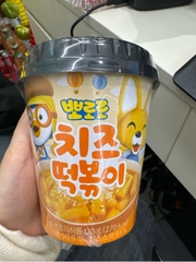 Bánh gạo sốt phô mai Pororo (có kèm nước sốt)-PORORO CUP TTEOKBOKKI (CHEESE), 110g/ly x 32 ly/thùng x 150 thùng