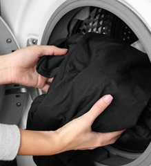 Bật mí cách bảo quản đồng phục màu đen lâu phai màu