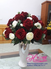 Hoa hồng đỏ và trắng cắm bình - Hoa lụa HCB179