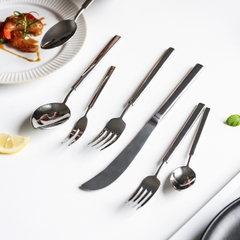 Dĩa 4 răng cán dẹt 18cm