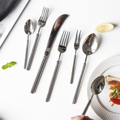 Dĩa 4 răng cán dẹt 18cm