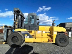 Xe nâng 25 tấn Komatsu FD250-7 đời 2013 – Giá tốt