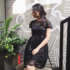 Đầm ren đen