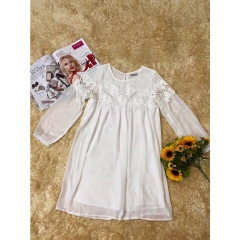 Đầm oversize dài tay phối ren