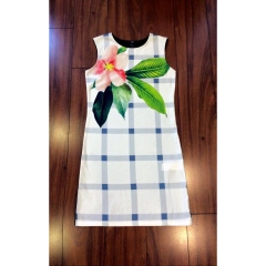 Đầm suôn thun cotton phối lụa in hoa.