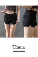 Quần mặc váy ren hoa cúc