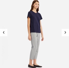. UNIQLO - ÁO THUN VỀ FORM SUÔN NHƯ WEB