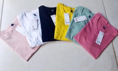 ÁO CỔ TIM FORM SUÔN RỘNG CÓ VIỀN CHỈ VAI UNIQLO