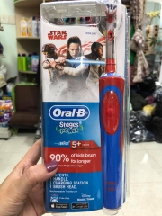 Bàn chải điện người lớn Oral-B có cả trẻ em