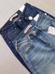 Jeans ZR 9t rách nhẹ lưng cao, thêu bướm, tua lai.