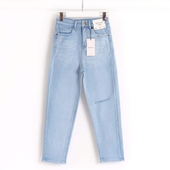 BERSHKA HIGH WAIST MOM JEANS