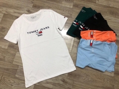 Áo thun cotton thêu chữ nổi