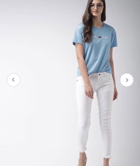 Áo thun cotton thêu chữ nổi