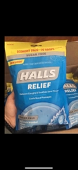 Gói kẹo ngậm Halls Mountain Menthol 70 viên.