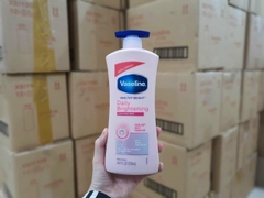 Dưỡng thểVasaline - tinh chất sữa chua và Vitamin B3 ... 725 ml/ chai