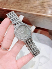 BulovaThiết kế sang trọng với 440 viên đá Swarovski