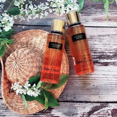 Xịt Thơm Toàn Thân Amber Romance Fragrance Mist Victoria’s Secret 250ml