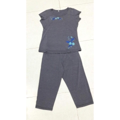 Bộ đồ thun cotton thêu sắc xảo.