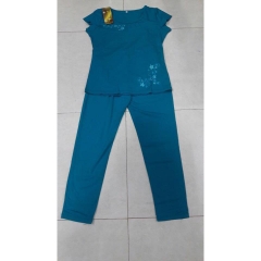Bộ đồ thun cotton thêu sắc xảo.