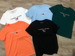 Áo thun cotton thêu chữ nổi