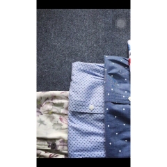 Áo denim mỏng in hoa và bi